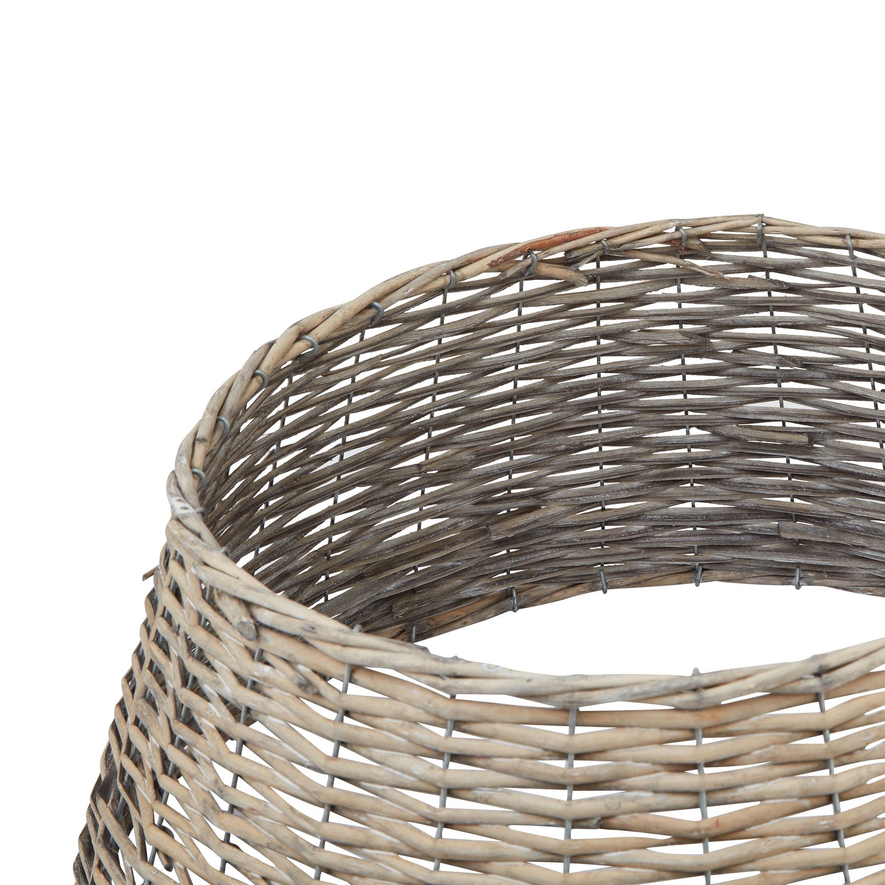 Roma Wicker Tree Skirt